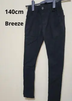 黒いスリムフィットパンツ（ゴムウエスト）