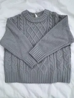 ケーブル編みニットプルオーバー