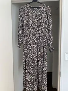 【美品】W CLOSET 黒系花柄ロングワンピース　Mサイズ