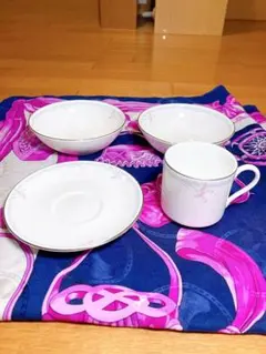 ロイヤルドルトンカップ&ソーサー5+皿2枚まとめ売りセット新品未使用