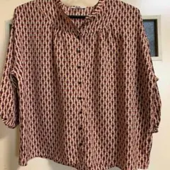 ヴェールダンス　兵隊さん　総柄ブラウス