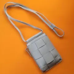 グレーレザー風 編み込みデザイン サコッシュショルダーポシェット即購入可能