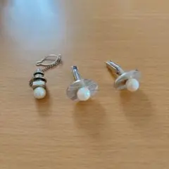 ストライプ模様のシルバー製カフリンクス