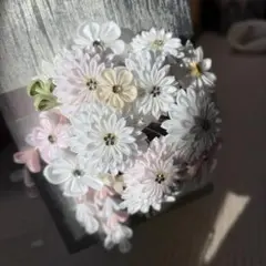 【美品】つまみ色玉　花モチーフの髪飾り 白ピンク　成人式卒業式　髪飾り