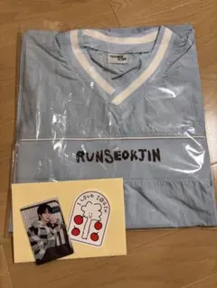 BTS【ジン】RUNSEOKJIN VネックTシャツ〈ブルー〉Mサイズ　トレカ付