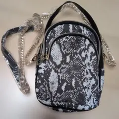 ヘビ柄 ショルダーバッグ ブラック/ホワイト