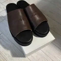 ブラザーブリッジ×キャプテンヘルム ブラウン レザーサンダル キャプテンズヘルム レザー クロス サンダル - ビブラム® ソール