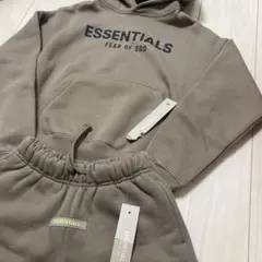 値下げ‼️ESSENTIALS 上下セット