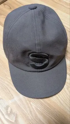 sacaiバンダナ柄 グレーキャップ Sロゴ Sacai - S キャップ | HBX