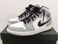 Nike Air Jordan 1 Mid Light Smoke Greyのサムネイル