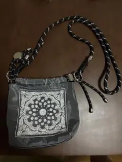 刺繍入りグレーショルダーバッグ ほぼ未使用