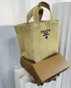 PRADA 新作ノベルティ ベージュ　ラフィアミニトートバッグ 非売品　箱付き