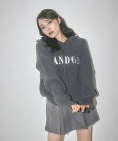 新品 未着用ANDGEEBEE ロゴニットパーカー グレー