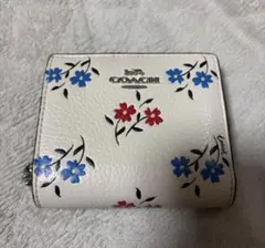 COACH 新作タビー 二つ折り財布 花柄 ホワイト - メルカリ