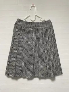 格子柄　グレー　黒白　スカート　プリーツスカート　膝丈　綺麗系　ゆったり　秋冬