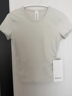 【新品タグ付き】lululemon Twist Rib Short Sleeveのサムネイル