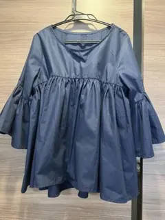 URBAN RESEARCH サニーレーベル　ネイビーフレアスリーブトップス