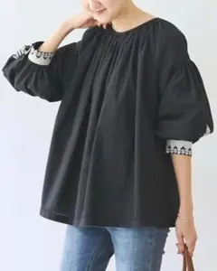 ビアズリー beardsley マルチカラー刺繍ブラウスブラック定価36300円のサムネイル