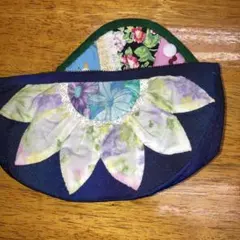 花モチーフのネイビーポーチと2個セット