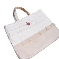 りんご刺繍 キルティング トートバッグ フリル ベージュ レッスンバッグ