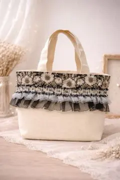 【美品】インド刺繍リボン　花柄刺繍フリル付き ミニトートバッグ　アイボリー