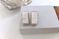 389.ビーズ刺繍ピアスイヤリング シェルビーズ アンティークガラスビーズ使用