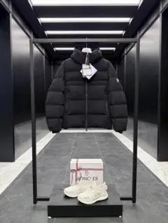 Moncler ブラックダウンジャケット