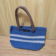 マクラメヤーンの 青と白のストライプハンドバッグ