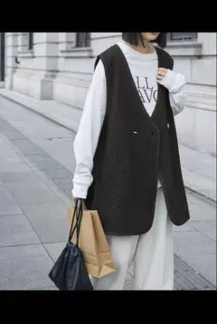 Chaco closet キルティングジャガード ダブルボタン ミドル丈ジレ