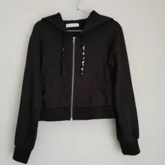 CECIL McBEE 黒 クロップドパーカー　ショート丈ジップパーカー