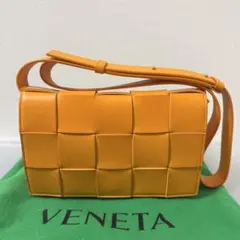 BOTTEGA VENETA カセット ショルダーバッグ　ポップアップ限定のサムネイル