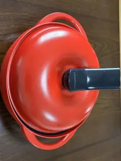 赤い鋳鉄製電子レンジ調理器具 28cmのサムネイル