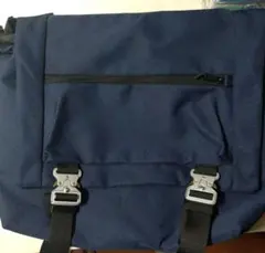 犬飼京×DEVICE　コブラバックル メッセンジャーバッグ　ネイビー