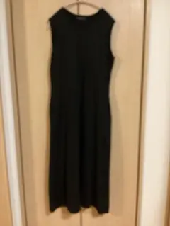 DAMA Collectionブラック ノースリーブ ロングワンピース。