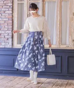美品　置き配限定価格　ワールド　花柄スカートのサムネイル