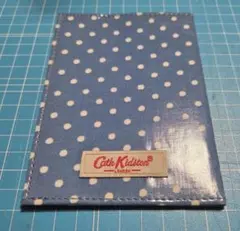 Cath Kidston(キャス・キッドソン)パスポ一トケース(ブルー×水玉)