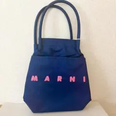 【MARNI】大人もOK♪ロゴ トートバッグのサムネイル