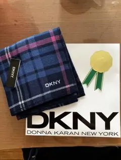 新品未使用　DKNY ハンカチ チェック柄 ネイビー ピンク　プレゼントにものサムネイル