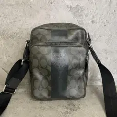 COACH シグネチャー ショルダーバッグ メンズ F73336 ブラック - メルカリ