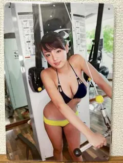 ブリキ看板　美少女　セクシー　水着　グラマー　フィットネス　ホットパンツ