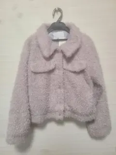 薄いピンクのフリースノーカラージャケット