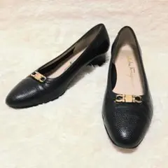 Salvatore Ferragamo パンプス ブラック ゴールド金具のサムネイル