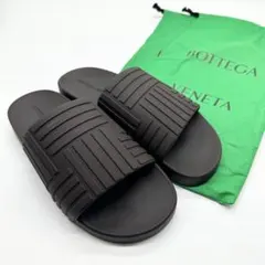 【新品未使用】BOTTEGA VENETA 　サンダル　ラバー　ダークブラウンのサムネイル