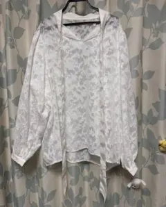 花柄シアーボウタイブラウス　オフホワイト