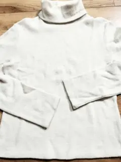 値下　FENDI オフホワイト柔らかニットストレッチタートルロゴ入りM