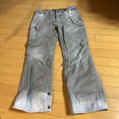 スノーボードパンツ グレー サイドボタン付き