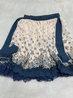 axes femme 花柄フレアスカート 裾レース リボン付き ブルー系のサムネイル