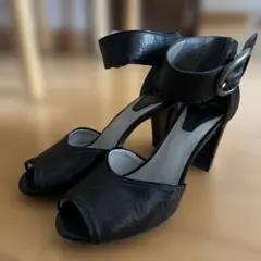 ブラックオープントゥハイヒール