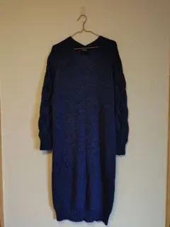 アーバンリサーチロッソ　 Vネック ニットワンピースケーブル編みネイビー系