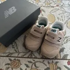 美品New Balance 373 ベビーシューズ ベージュ ファーストシューズ